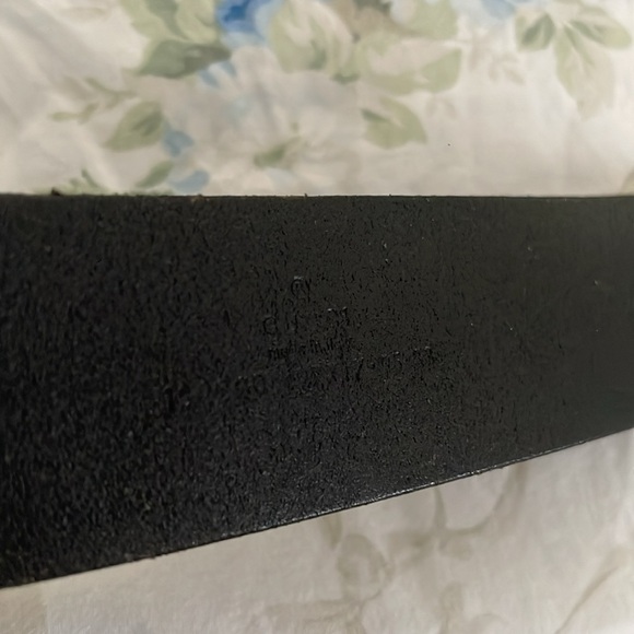 Gucci Black Leather Belt with Gold Buckle - Picture 4 of 4